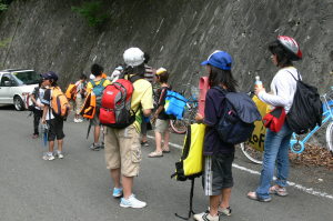 目的地へ到着の高学年たち。