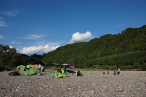 ４日間キャンプ、テントのある風景。