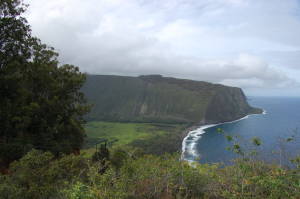 ハワイ島、ワイピオ渓谷と海岸線。