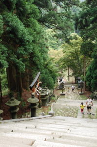愛宕神社、を、降りる。